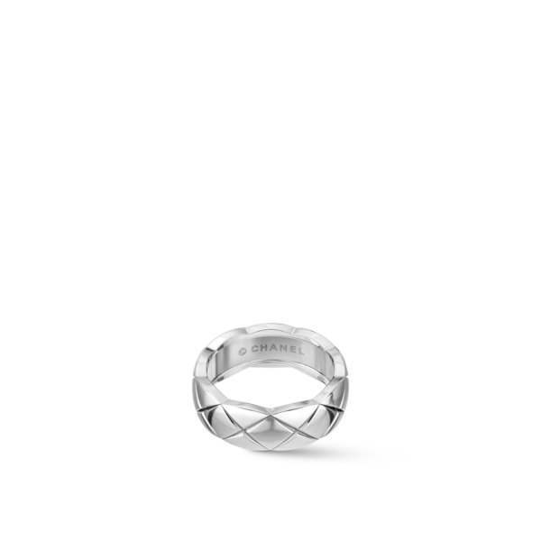 chanel coco crush ring J10570 top view