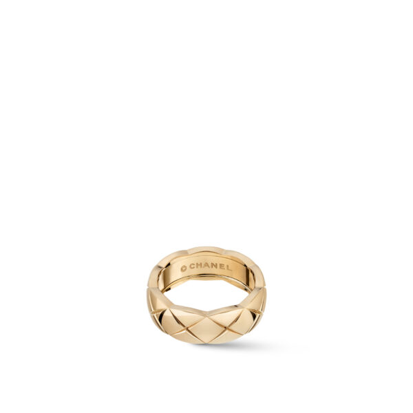 chanel coco crush ring J10817 top view