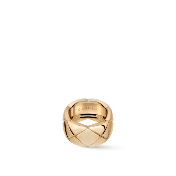chanel coco crush ring J10818 top view