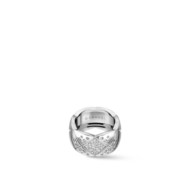 chanel coco crush ring J10863 top view