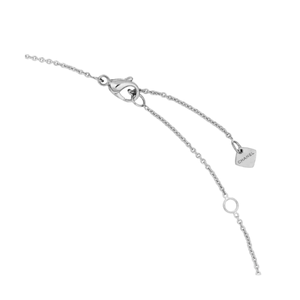 18kt white gold coco crush necklace clasp